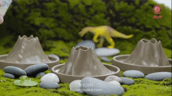 玩具火山模型喷出绿色液体