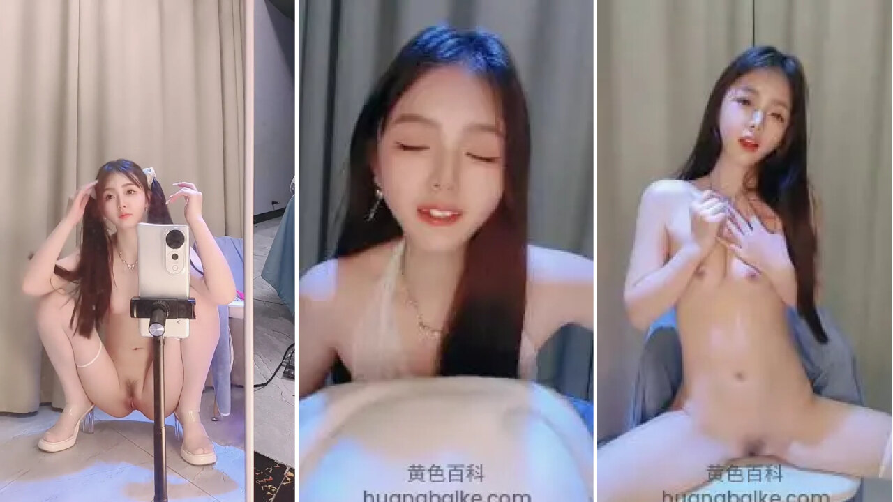 小姐姐镜头前直接玩跳蛋，把小穴弄得又纯又浪，刺激到不行