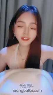 镜头前闭眼张嘴，胸前放着跳蛋