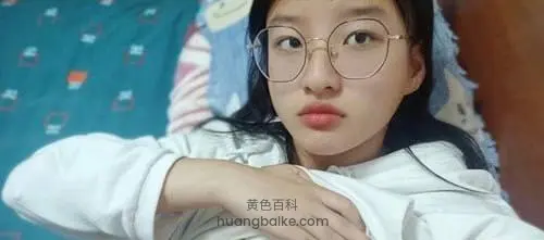 江苏顾苏柔清纯眼镜学生妹给男友自拍自慰大片流出！反差感十足，小穴湿润淫水泛滥，看得人血脉喷张！