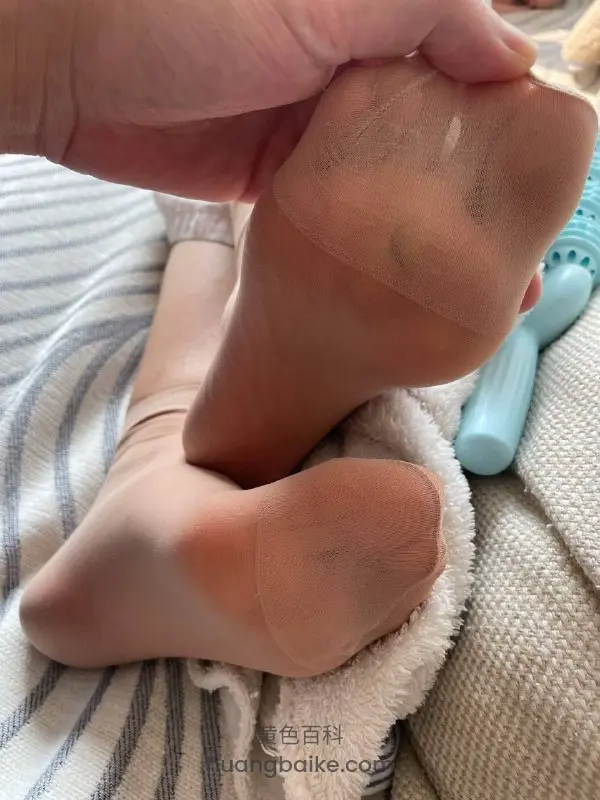 镜头怼着脚底丝袜