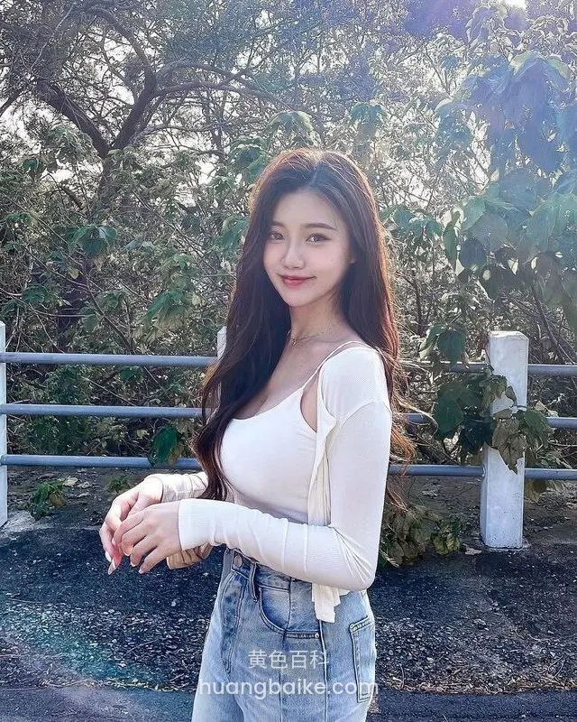 台湾甜美网红美睫师ChloeLin，与摄影师激情口交性爱视频泄露，尺度劲爆。