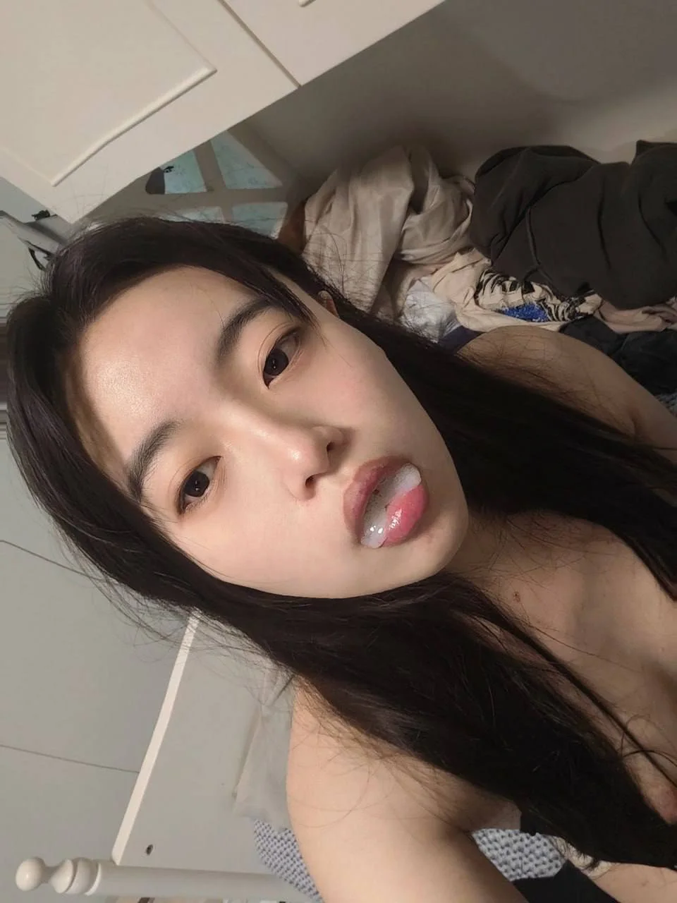 女生伸舌头自拍
