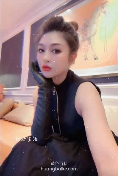 长得好看还超级骚，粉丝爆露脸带纹身铁证，不知两个男人是纯炮友还是她被玩养店