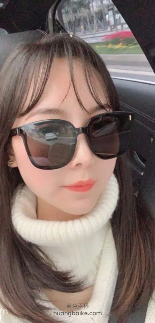 车里戴墨镜看镜头
