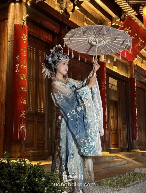 两人做爱的全过程都被拍了下来后来还外泄出去_她那副性感身材在床上把性爱享受到了极致