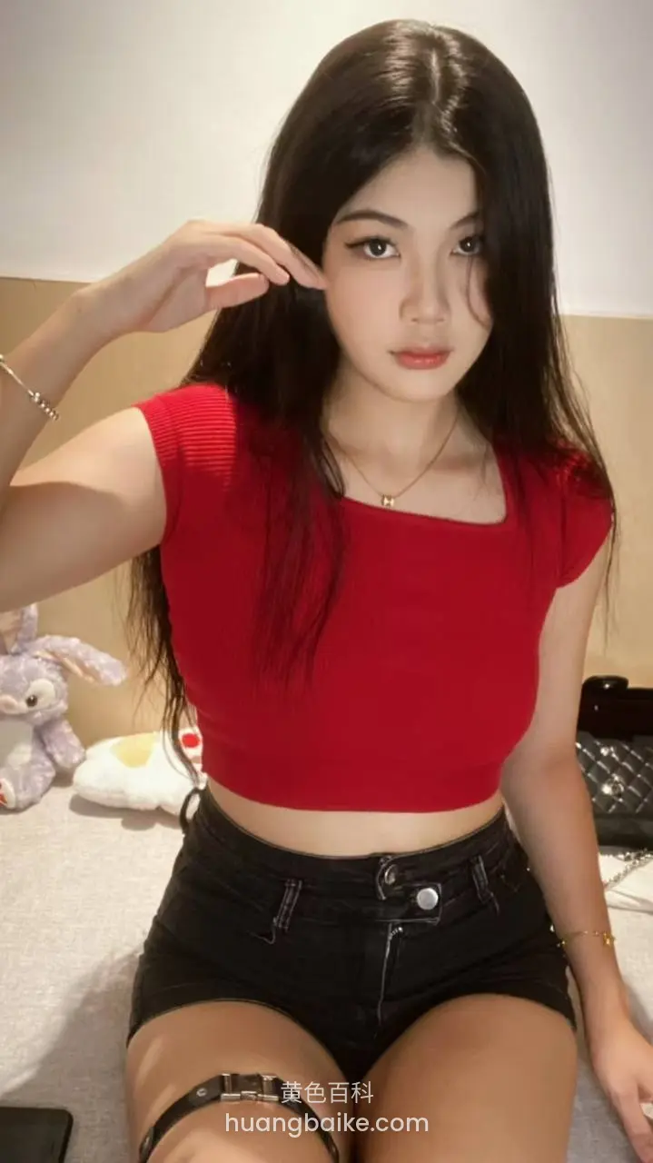床上坐姿手指撩头发