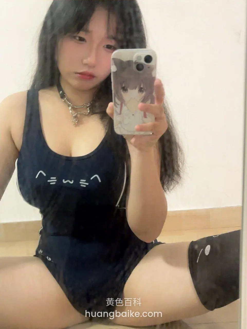 粉嫩童颜巨乳双马尾自拍，粉嫩奶子又圆又翘，嫩穴隐隐湿透，忍不住想被操到喷水。