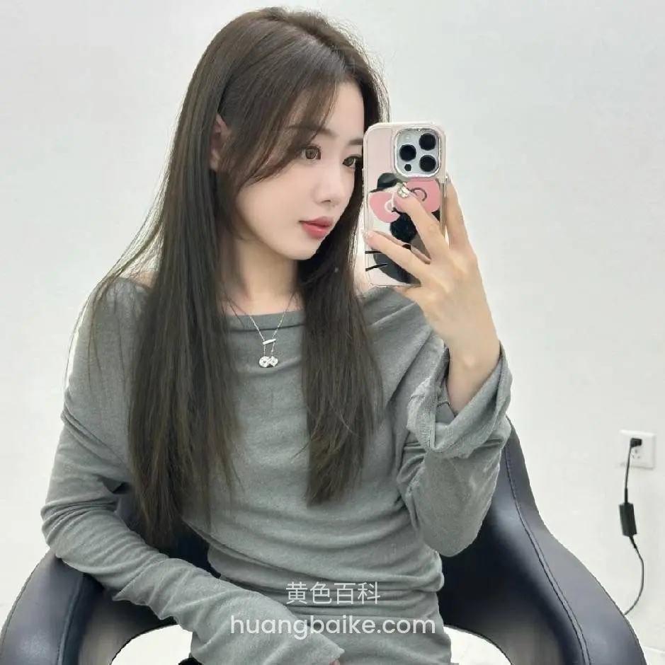 手机举着拍镜子，装饰手机壳