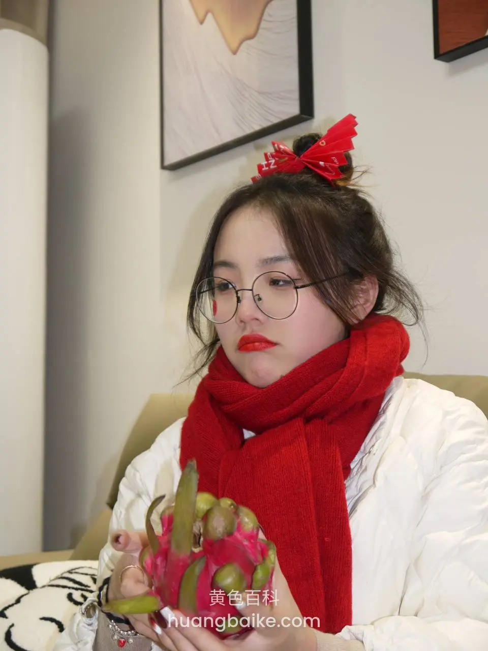 甜美可爱学生妹 长相清纯 实则反差母狗 给金主口交鸡吧 水晶棒自慰 后入暴力抽插骚逼