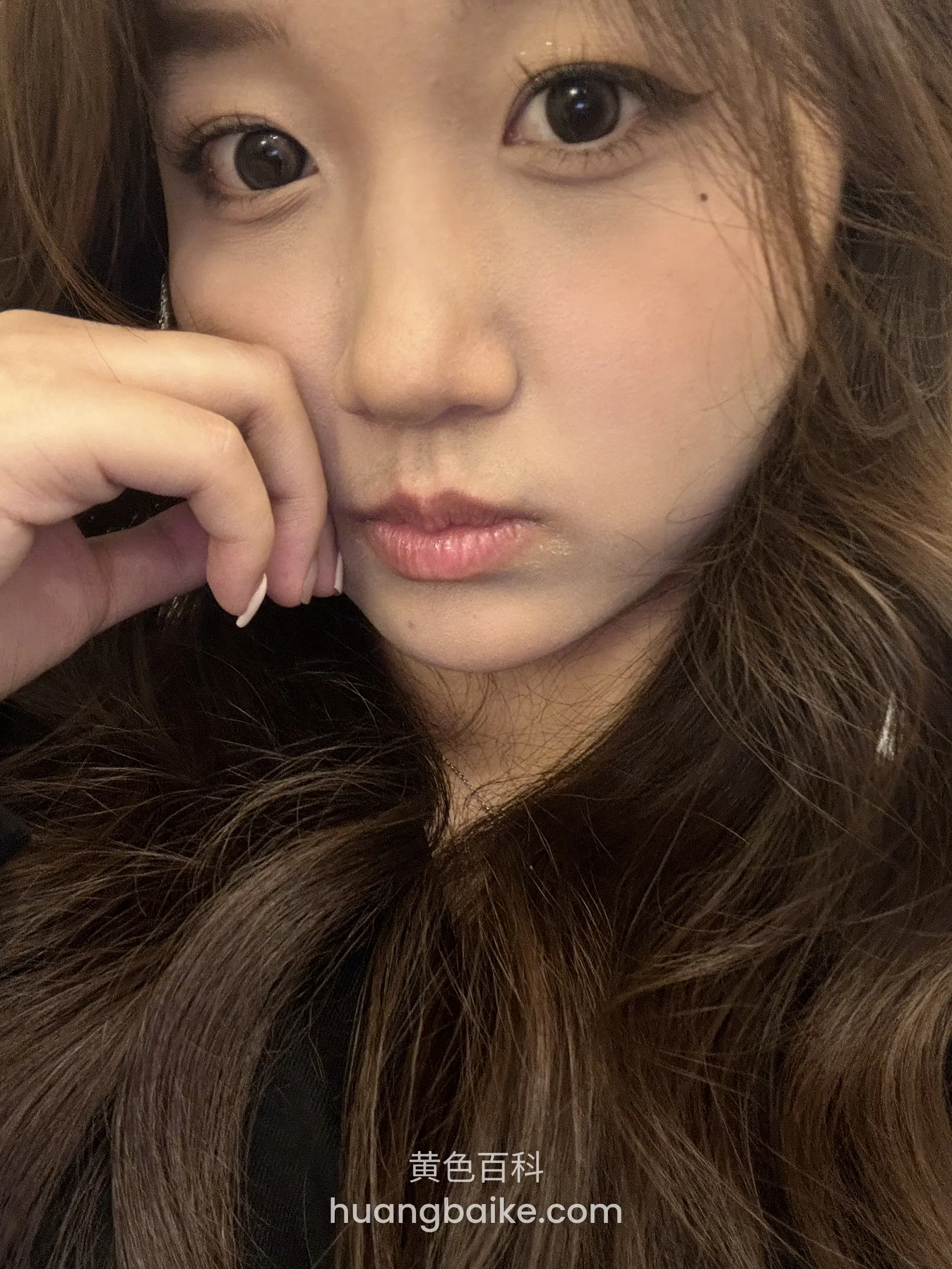 镜头怼近脸看镜头