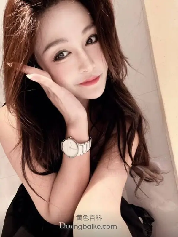长得好看还超级骚，粉丝爆露脸带纹身铁证，不知两个男人是纯炮友还是她被玩养店
