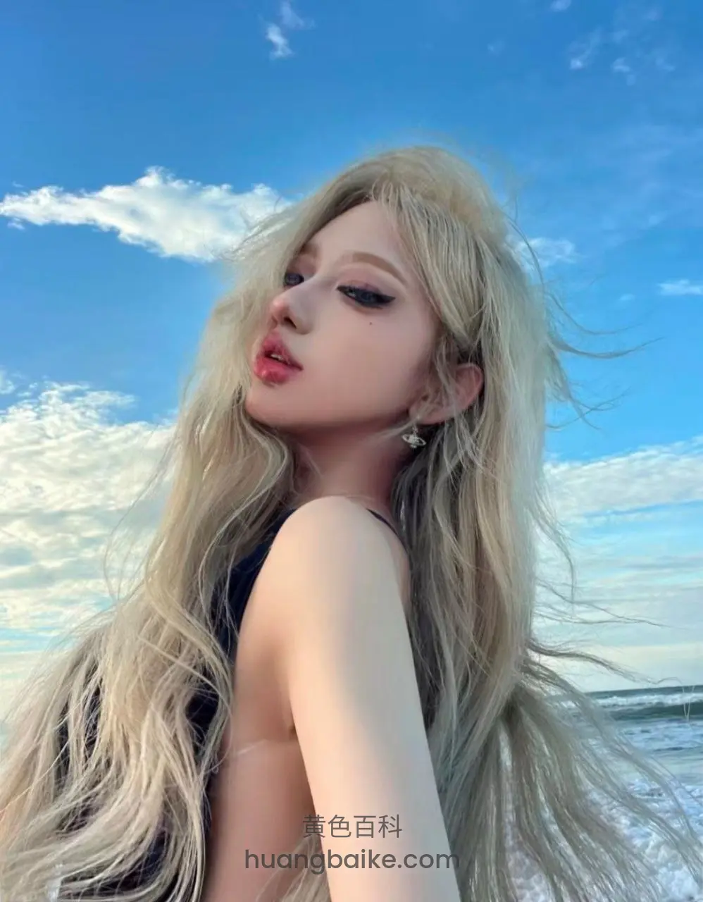 海边风吹长发