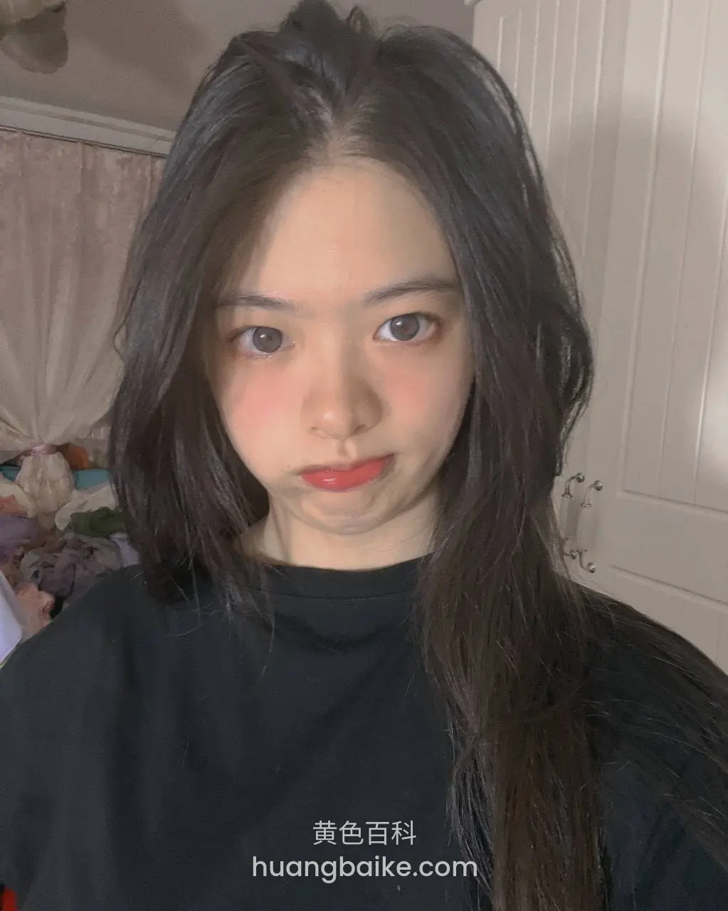 镜头前撇嘴自拍