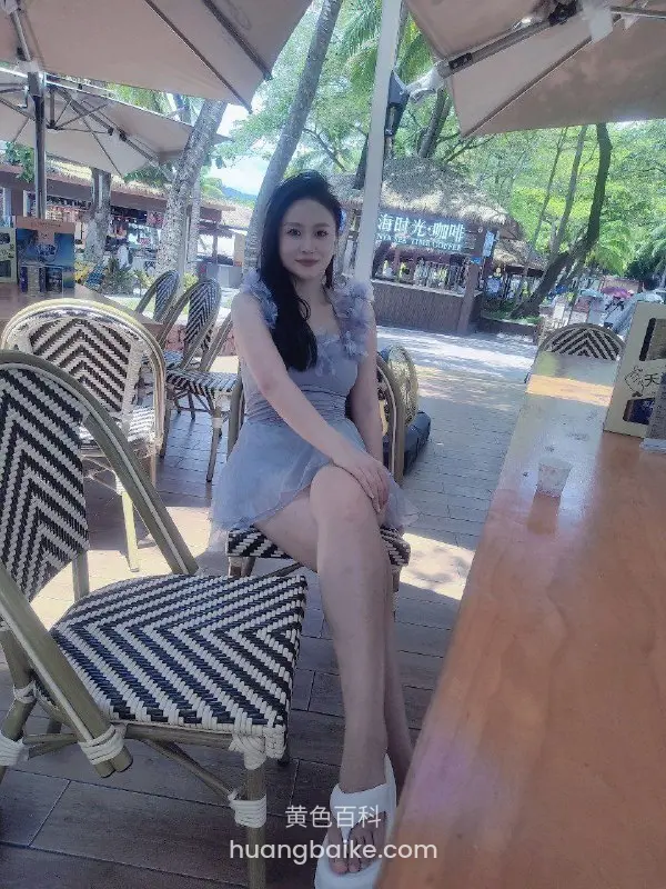 新婚少妇登场，丈夫有绿帽癖，就爱把风骚妻子分享给别人。