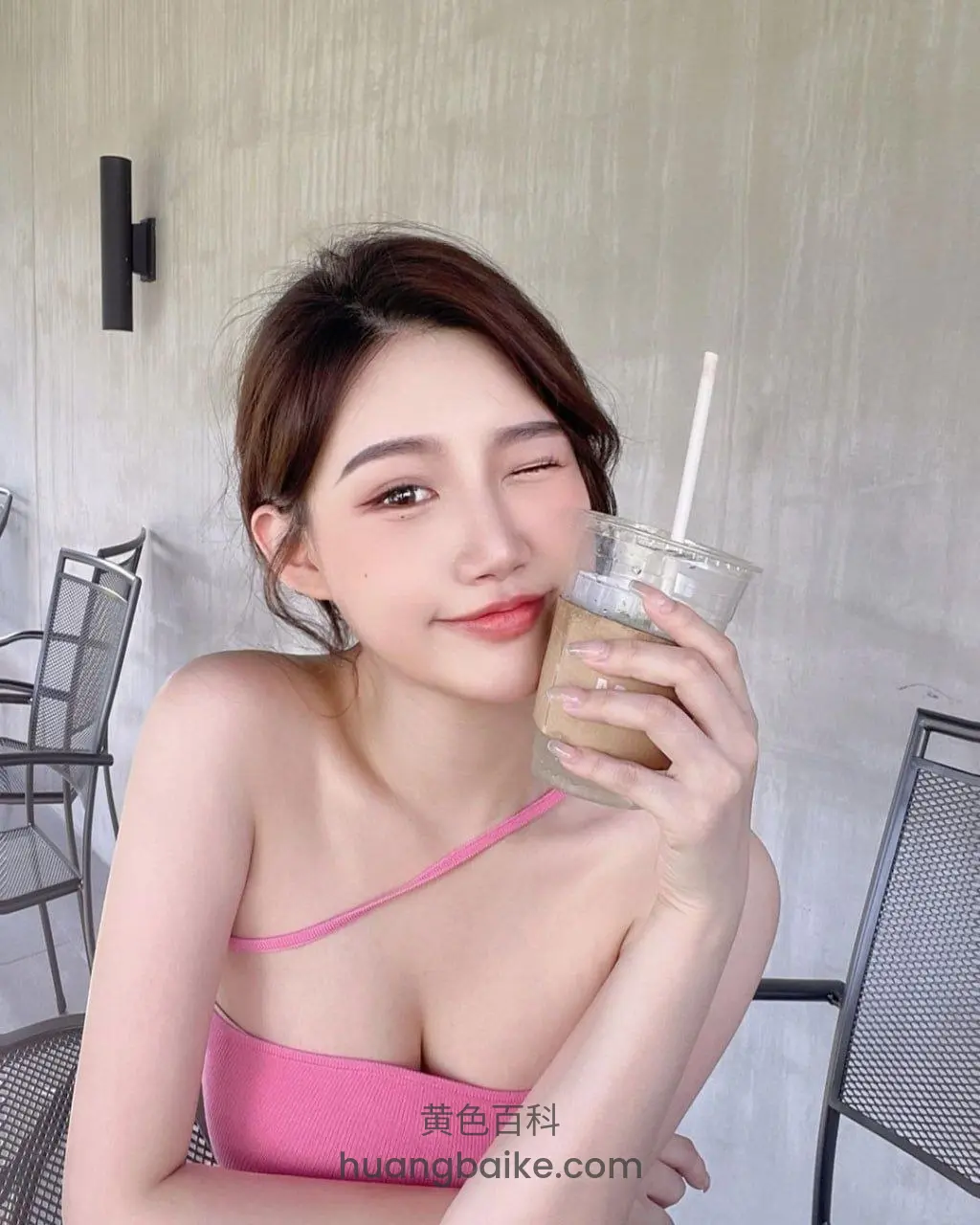 台湾甜美网红美睫师ChloeLin，与摄影师激情口交性爱视频泄露，尺度劲爆。