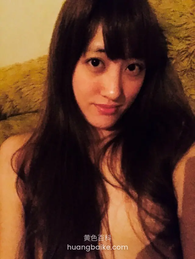 沙发上贴近镜头