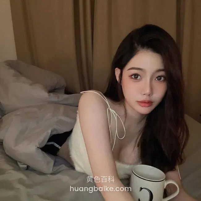 台湾甜美网红美睫师ChloeLin，与摄影师激情口交性爱视频泄露，尺度劲爆。