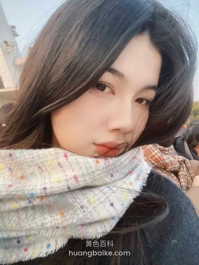 街头近距离自拍围围巾