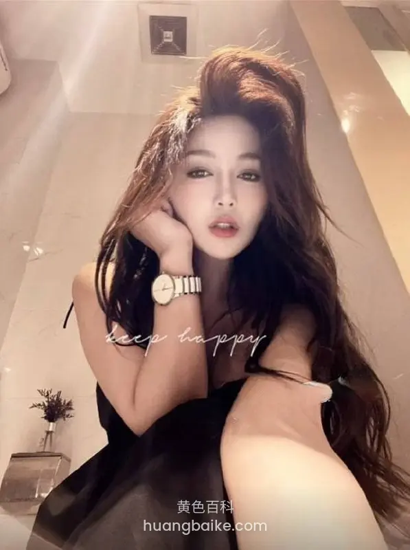 长得好看还超级骚，粉丝爆露脸带纹身铁证，不知两个男人是纯炮友还是她被玩养店