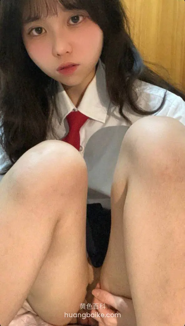 校服裙下镜头对着下体