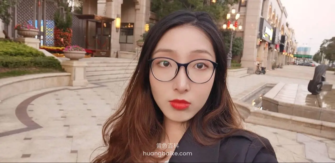 街头台阶上自拍
