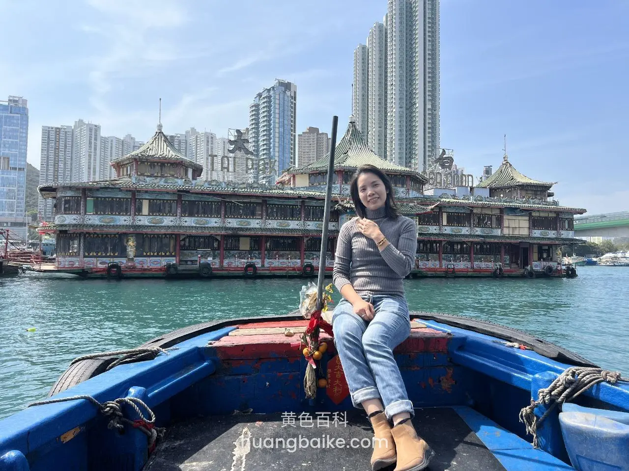 素人熟女在船头比剪刀手