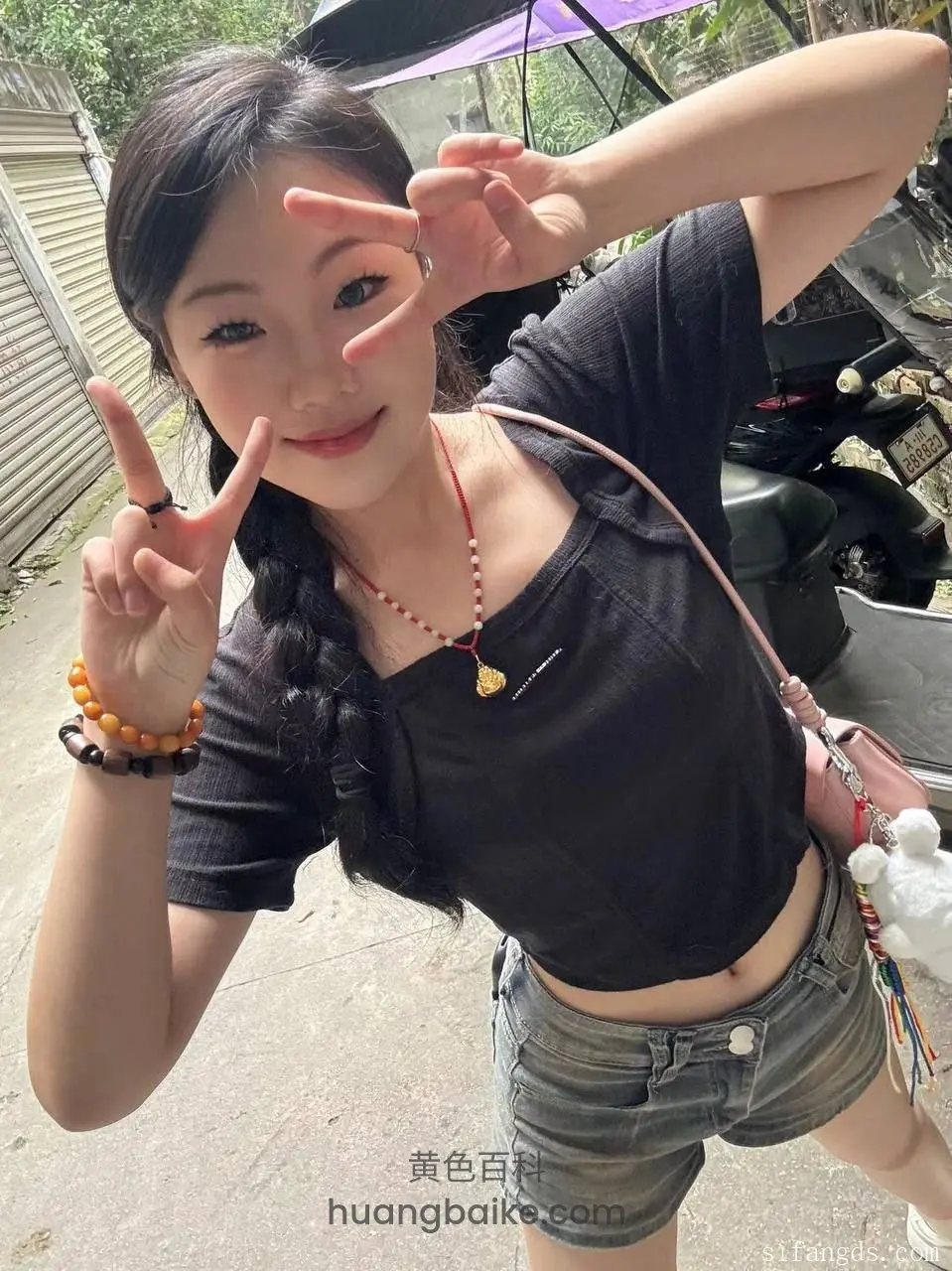 户外比耶姿势