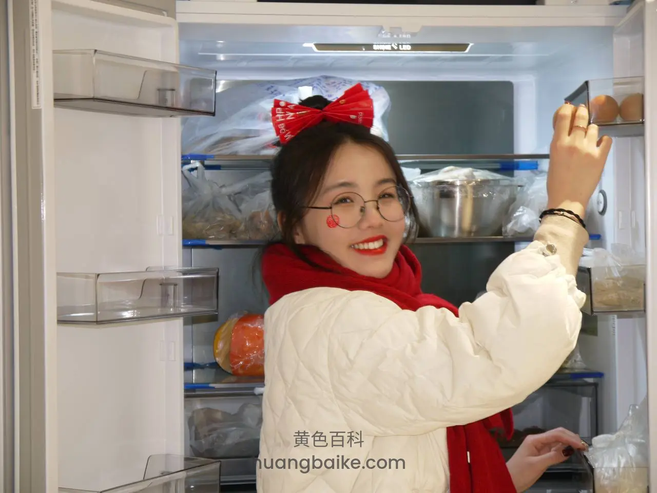甜美可爱学生妹 长相清纯 实则反差母狗 给金主口交鸡吧 水晶棒自慰 后入暴力抽插骚逼