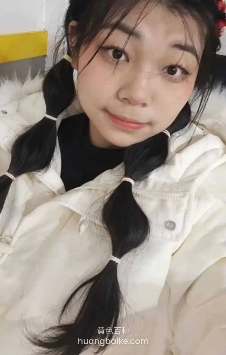 江苏一学生妹约炮还演有男友的第一次，实际见面骚到爆自己骑上来狂扭。
