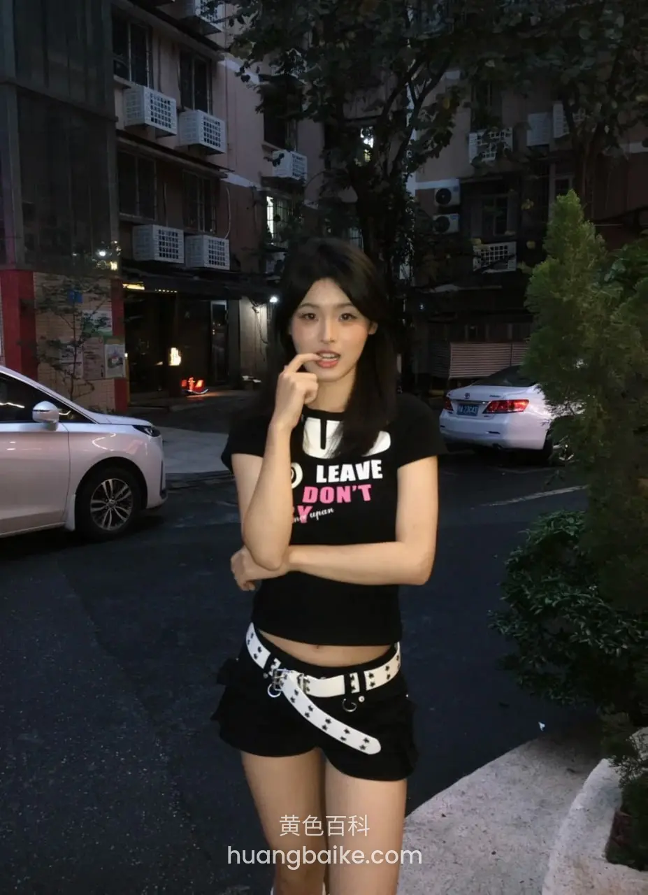 街边举手比中指镜头