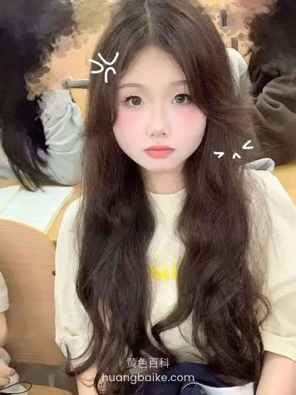 长着极高颜值和乖巧可爱面孔的女大学生被金主包下来后慢慢被养成更听话