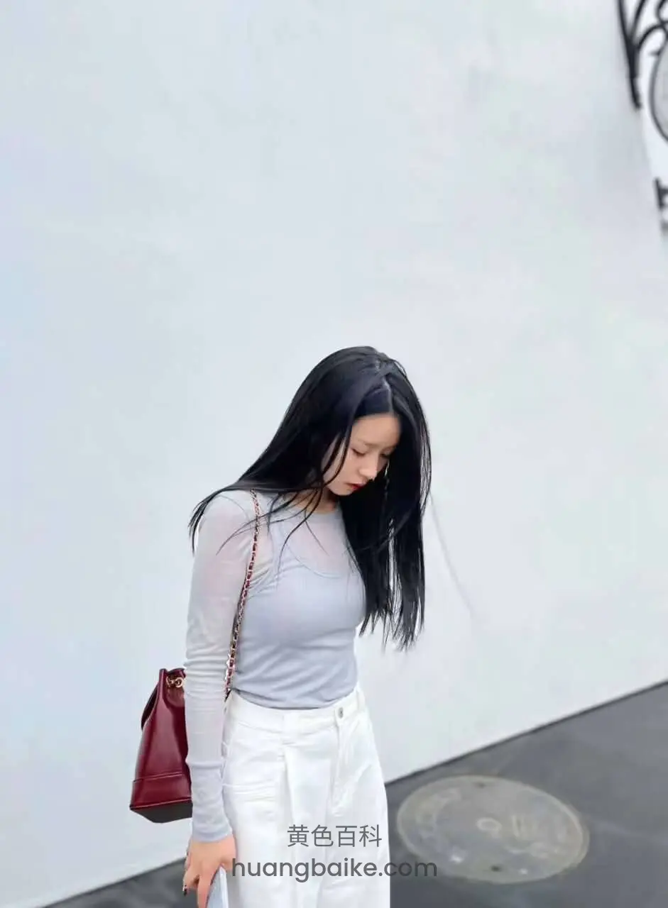 美穴被阿黑颜狠狠操开，子宫口狂喷淫水，彻底沦为对象专属肉便器。