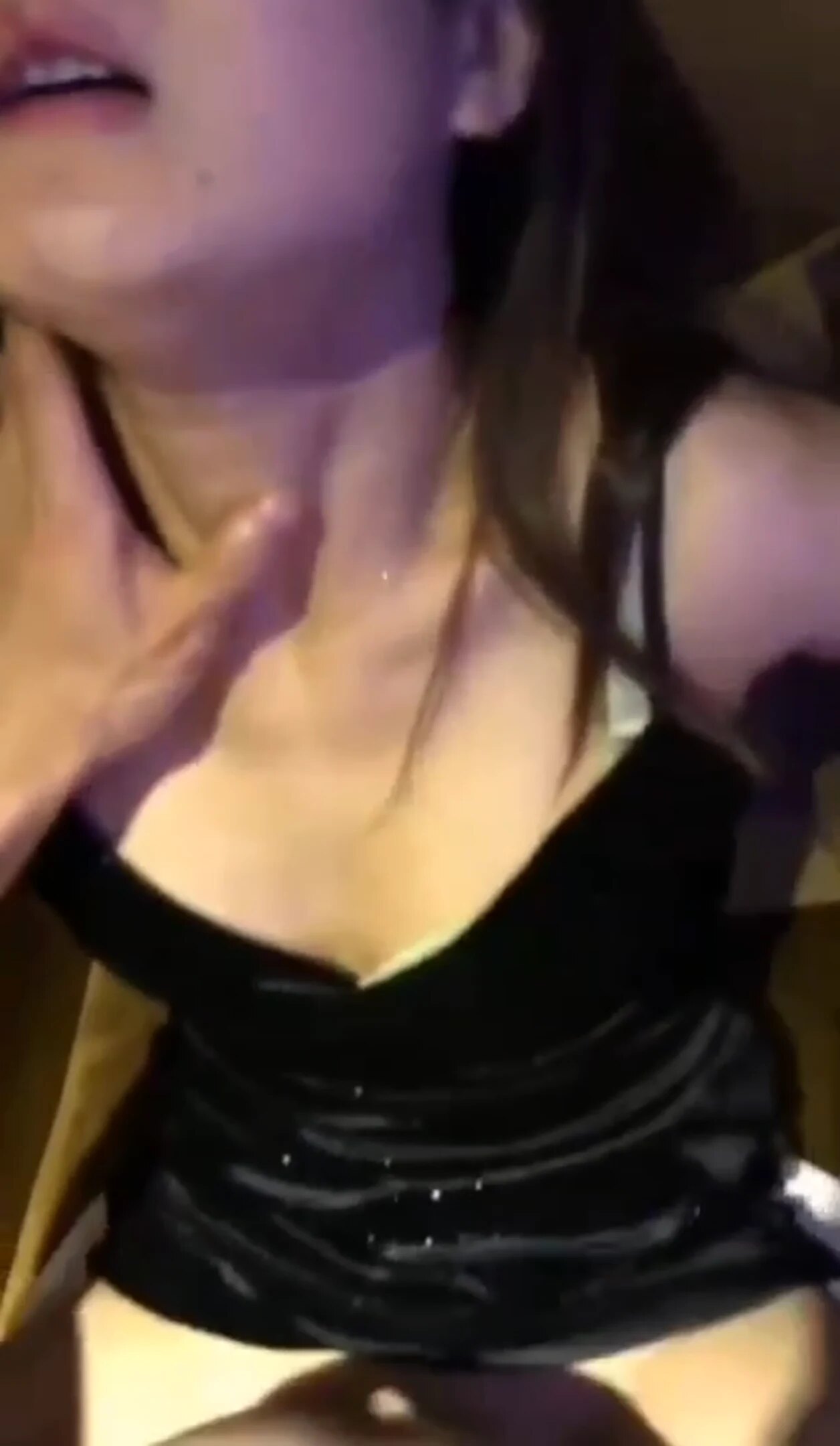 极品反差婊 高颜值美女被男友的大屌缓缓插入，被插得直呼：慢一点，慢一点 太深了啊！