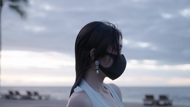 戴口罩的极品少妇 被操到腿软