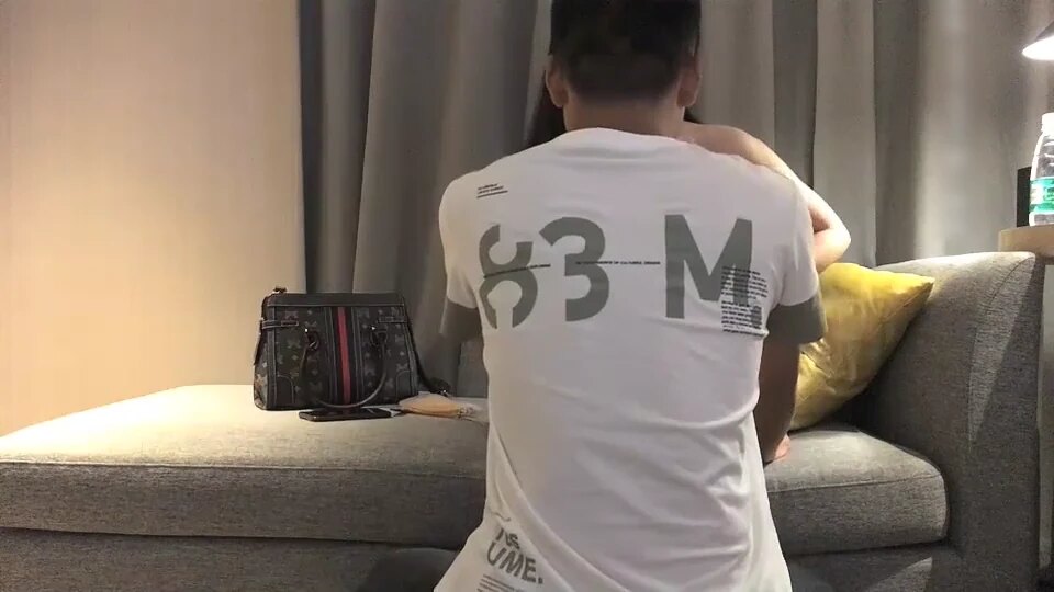 长发极品良家兼职初体验，纯情外表下藏着骚浪欲火，主动索吻疯狂榨汁，错过绝对捶胸顿足！