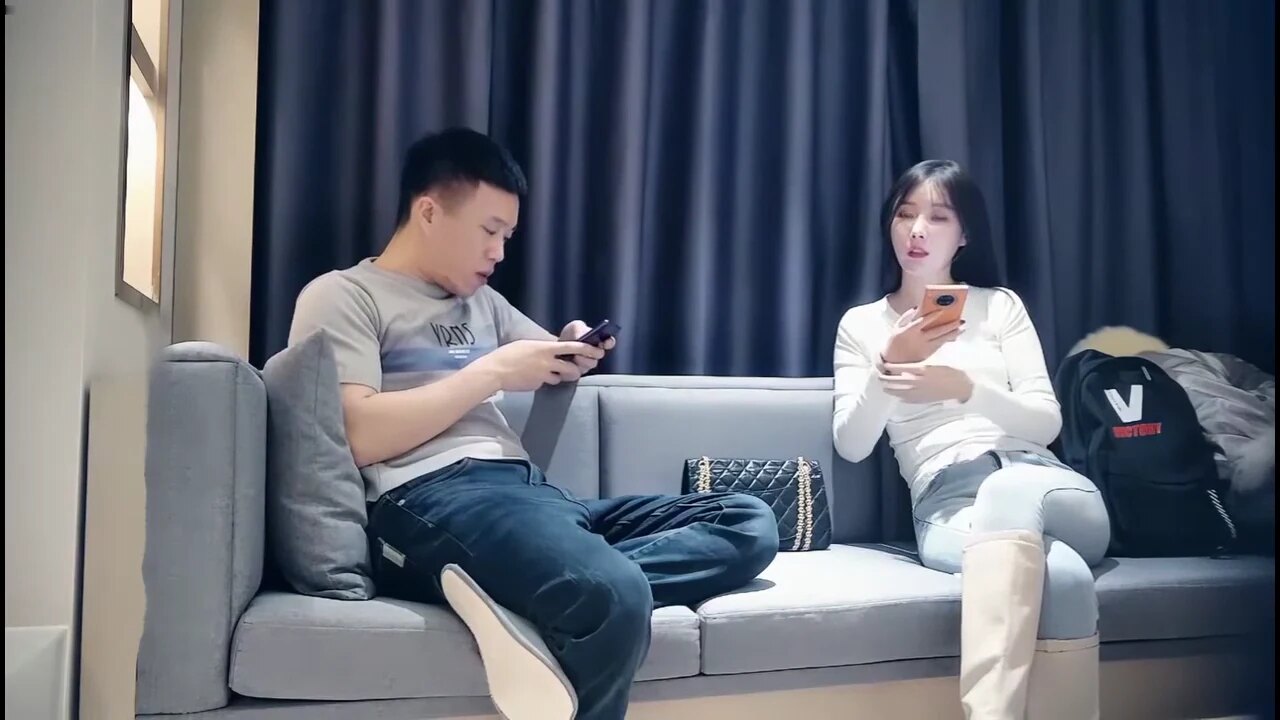 性感身姿，让你欲罢不能的视觉盛宴，快来频道解锁更多绝密春光！