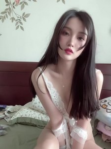 新疆大学美女女友 穿情趣内衣自慰