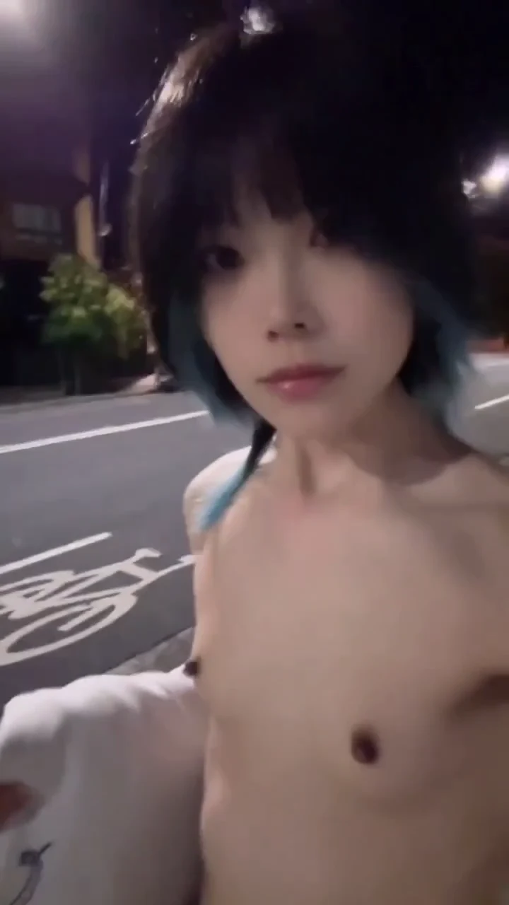 私下提供有偿色情服务。在吃鸡吧的时候口活一级棒~