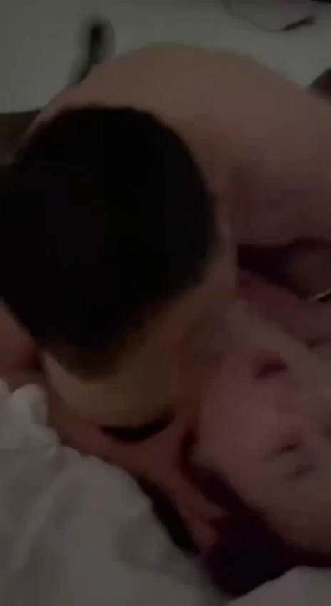 偷情的人妻少妇母狗一人和多名男性激情打炮黑料视频