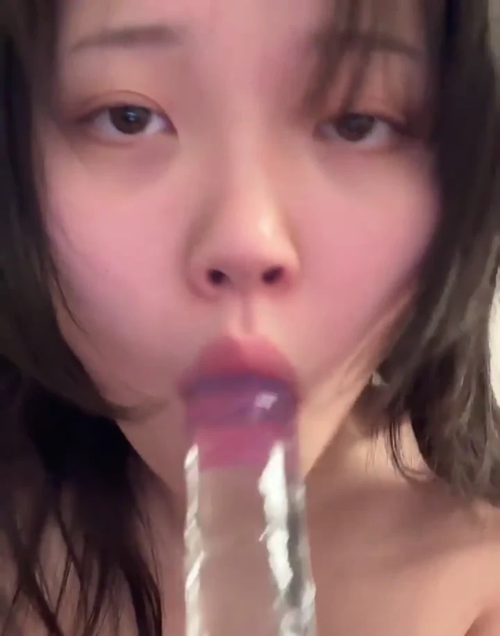气质巨乳校花大学生露脸口交模样极其淫荡，这样的女朋友谁不想要
