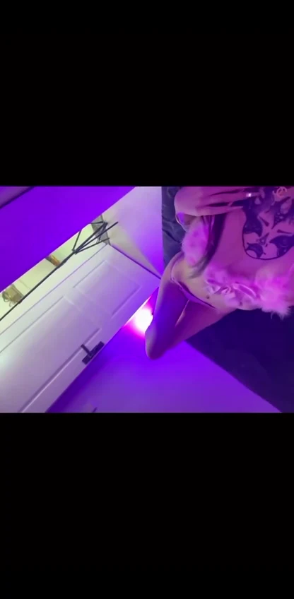 巨乳福利姬 极品高颜值纹身妹，给金主爸爸的自拍福利视频