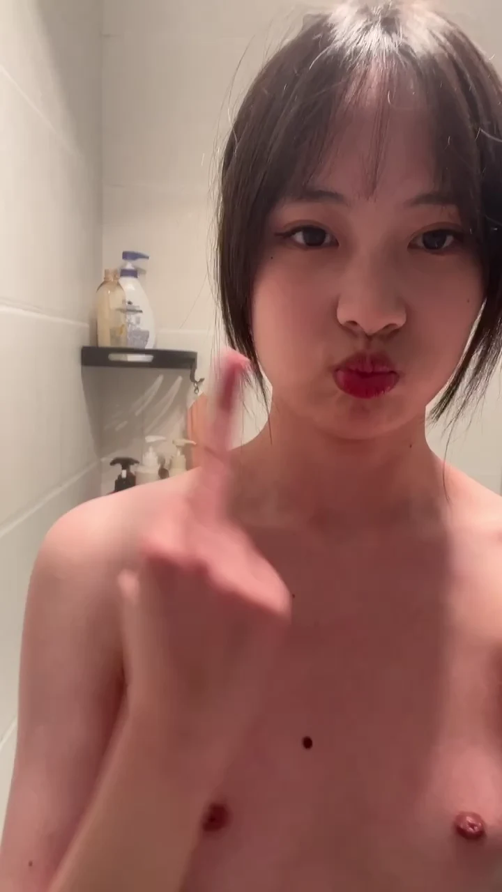 胸虽然不大但欲望却旺盛得吓人_几乎每天都拍全裸短视频发给男友